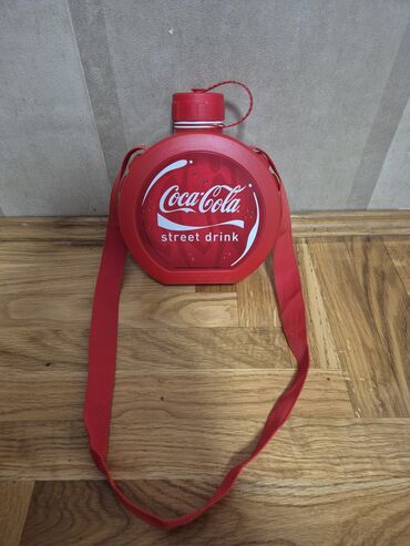 violine cena: Coca Cola čutura u odličnom stanju, nekorišćena. Visine:20,5 cm i