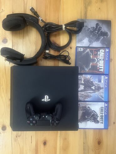 PS4 (Sony Playstation 4): PlayStation 4 Pro . 1TB . SISTEM 6.70 Ela veziyyetdedir. Pult