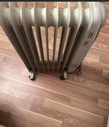 Darvazalar və aksesuarlar: Elektrik radiatoru işlək vəziyyətdə