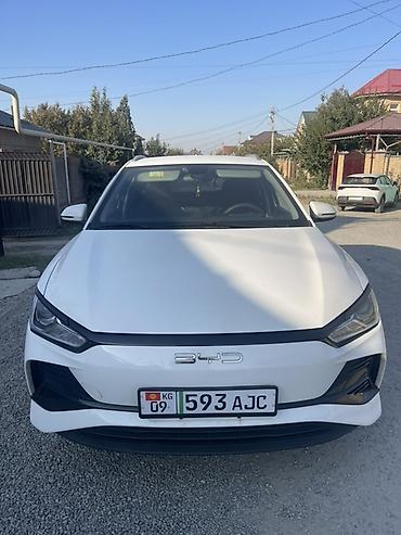 baw 212: BYD E2: 2023 г., Автомат, Электромобиль, Хэтчбэк — 1