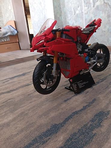 Игрушки: Срочно продаю Лего спортбайк БМВ и Дукати все детали подвижные, куль — 10