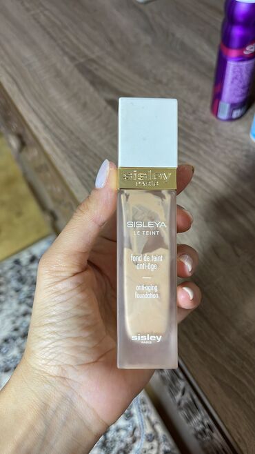 Makiyaj aksessuarları: Sisley tonal yariya kimi iwlenib cox bahali tonaldi 50azn satiram