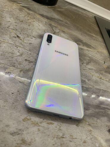 мобильные телефоны сенсорные: Samsung A50, Б/у, 64 ГБ, цвет - Белый, 2 SIM
