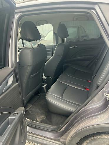 Другие детали салона: Интерьер кроссовера (левый руль) с современным оснащением — 9