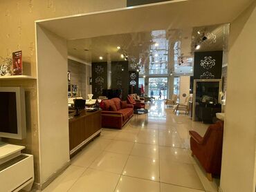 Digər kommersiya daşınmaz əmlakı: Obyekt icarəyə verilir. neftçillər m/s yaxınlığında yerləşir Hall — 8