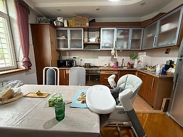 Продаётся просторная 3 комнатная квартира рядом с парком. Улица
