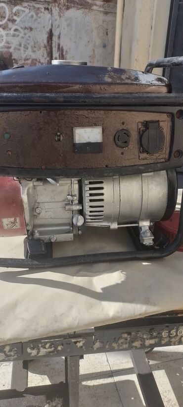 Elektrik malları: Generator 220v. 3,5 KVA Benzin. Motor təzədir, abmotka mis. Normal