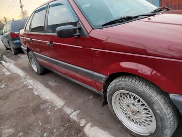 Volkswagen: Volkswagen Passat: 1991 г., 1.8 л, Механика, Бензин, Седан