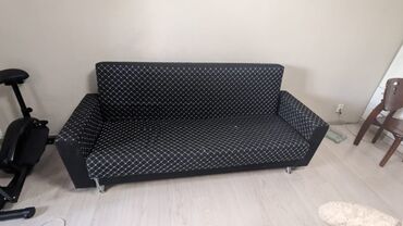 черный кожанный диван: Диван-кровать, цвет - Черный, Б/у