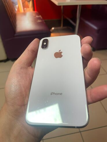 Apple iPhone: IPhone Xs, Б/у, 64 ГБ, Белый, Защитное стекло, Чехол, 82 %