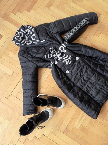 Ostale jakne, kaputi, prsluci: Zimska jakna/mantil,topla,divna,moderna, M veličina. Čizme eko