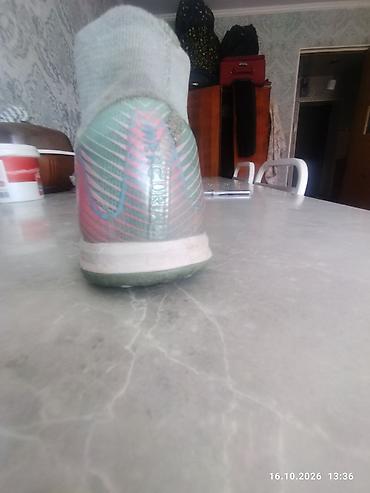 бутсы залник: Сорок ножки бутсы Nike Mercurial - Модель: Nike Mercurial (indoor/IC) — 3