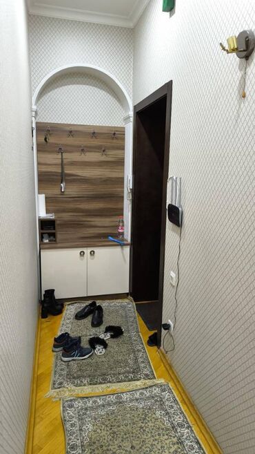 Uzunmüddətli kirayə mənzillər: Nərimanov metrosunun çıxışında,Mc donalds ilə üzbəüz,6 mərtəbənin,3-cü — 6