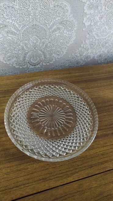 Посуда: Прозрачное блюдо в форме рыбы. Оригинальный предмет сервировки — 4