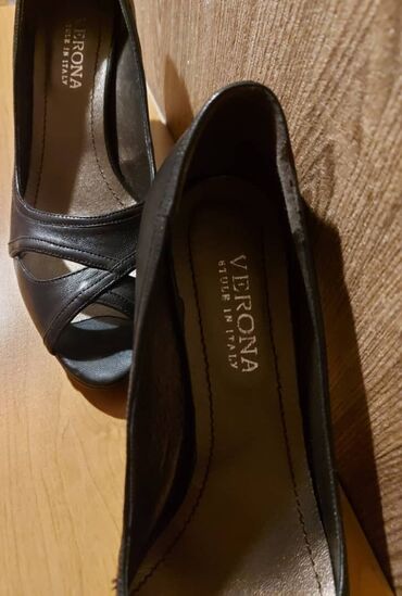 обувь женская 38: Туфли 39, цвет - Черный