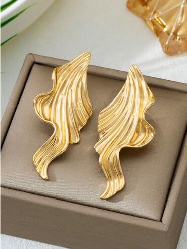 Minđuše: 800 din par — 26