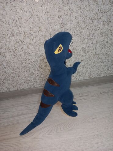 Oyuncaqlar: Dinozavr ~35 sm Ördək ~25 sm Tovuz quşu ~ 20sm Tutuquşu ~ 20 sm — 21