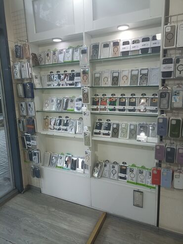 Vitrin üçün aksesuarlar: Dükan daxilində vitrin arendaya verilir. Ünvan Gənclik Atatürk