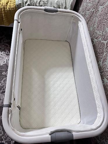 4 mom: Детская приставная кроватка, Б/у, С колесиками, цвет - Серый — 4