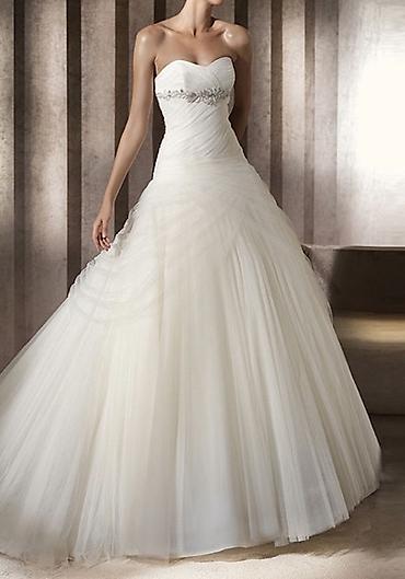 Свадебные платья и аксессуары: Свадебное платье, Pronovias, S, Дизайнерское, V-образный вырез декольте, С корсетом, А-силуэт, Испания, Камни Swarovski, Кружево, Б/у — 2