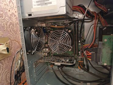 Masaüstü kompüterlər və iş stansiyaları: Fujitsu stolüstü kompüter seti Tərkib: - Fujitsu mid-tower sistem — 10