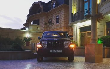 jeep wrangler qiymeti: Jeep Liberty: 3.7 l | 2010 il | 136000 km Ofrouder/SUV