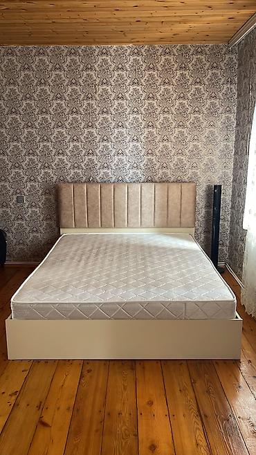 Mebel: iki nəfərlik çarpayı və döşək dəsti - Ölçü: təxmini king/queen