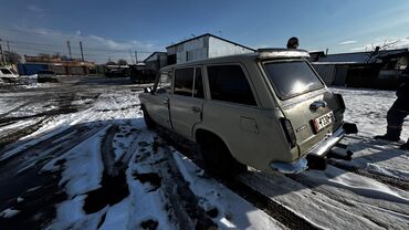 ВАЗ (ЛАДА): ВАЗ (ЛАДА) 2102: 1975 г., 1.5 л, Механика, Бензин, Универсал — 3