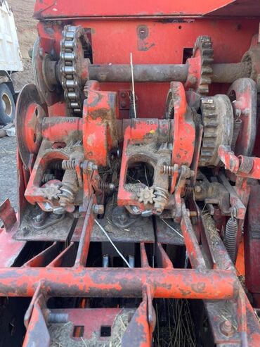 Тюковые пресс-подборщики: Тюковый пресс-подборщик (поршневой), красный. Назначение: - Подбор — 3