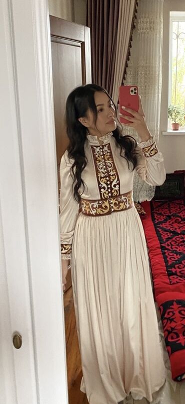 нарядные платья на свадьбу: Вечернее платье, А-силуэт, Длинная модель, Атлас, С рукавами, M