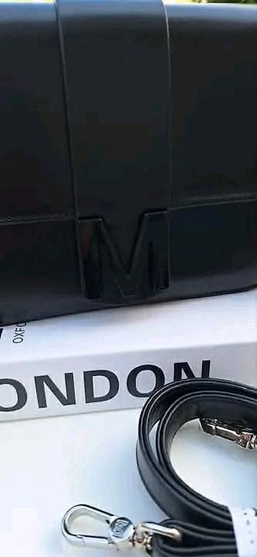 Torbe: Elegantna torba preko ramena sa slovom “M” - Materijal: veštačka koža — 5