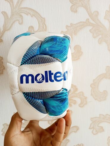 мячь волейбольный: Срочно продаю мяч молтен в наличии (есть маленький насос 2 штуки