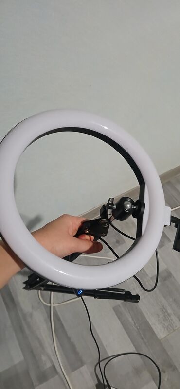 İşıqlandırma: LED halqa işıq + masa qısqacı və tənzimlənən qol - 26–30 sm diametrli — 4