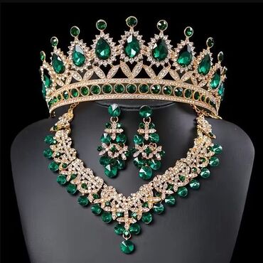 Setovi nakita: ⚡Setovi 
⚡Kruna, mindjuše, ogrlica
⚡Cena 2800 din — 1