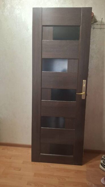Tavan: Qonaq otağı üçün İşlənmiş Otaq qapısı 70x200 sm Naliçnik ilə, Ünvandan götürmə