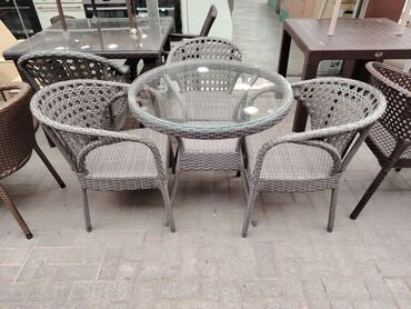 Masa və oturacaq dəstləri: Balkon üçün, Yeni, Açılmayan, Yumru masa, 2 stul