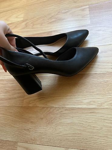 Другая женская обувь: Женская обувь, набор из 2 пар: 1) Черные полусапожки: - Материал — 8