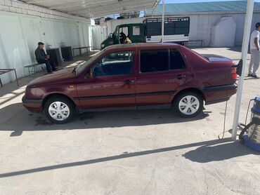 Volkswagen: Volkswagen Vento: 1993 г., 1.8 л, Механика, Бензин