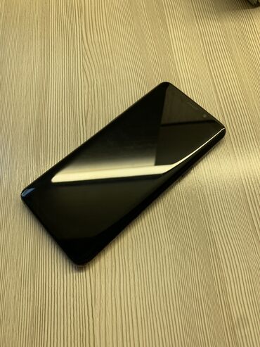 наклейки на чехол: Samsung Galaxy S9, Б/у, 64 ГБ, цвет - Черный, 2 SIM