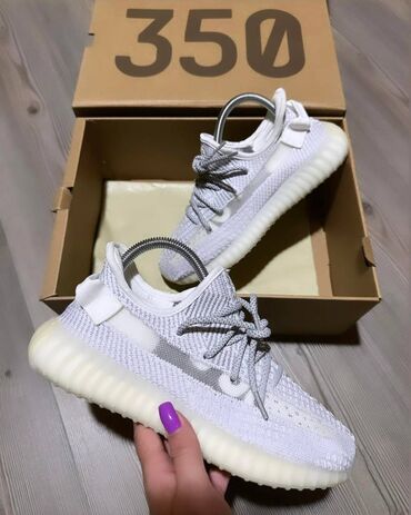 Patike: Adidas Yeezy Boost 350 patike A klasa

Novo.
Brojevi 36 do 46 — 11