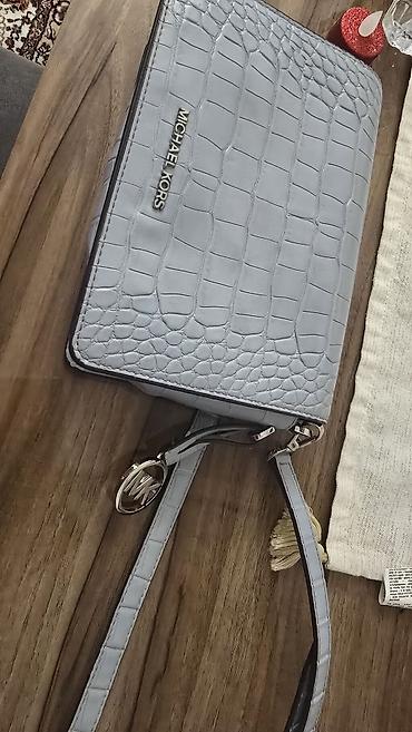 Çantalar: Michael Kors qadın çantası – boz rəng, timsah naxışlı teksturalı — 3