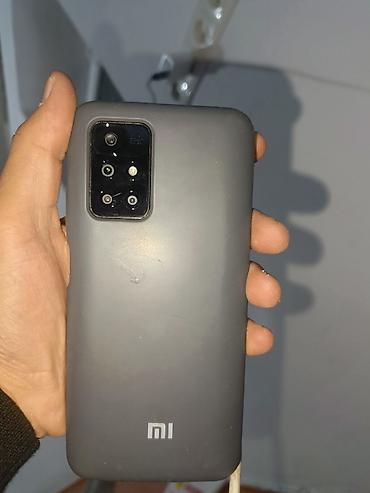 смарт тесме: Смартфон Redmi (серия Xiaomi), белый цвет, с силиконовым чехлом — 3