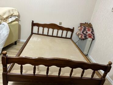 Кровати: Двуспальная кровать, Без матраса