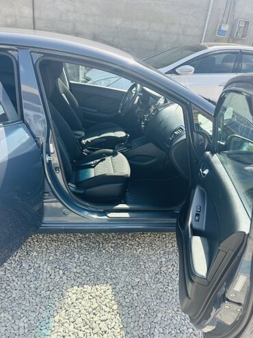 Kia: Kia Forte: 1.8 l | 2015 il Sedan — 13