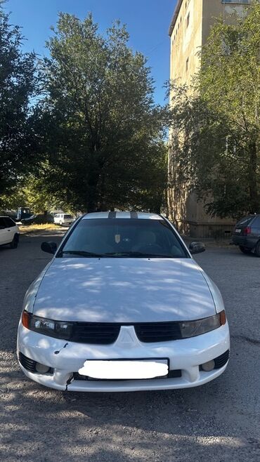 мотоцикл java: Белый седан Mitsubishi Galant,2003 года.Газ,бензин,оснащен спойлером и