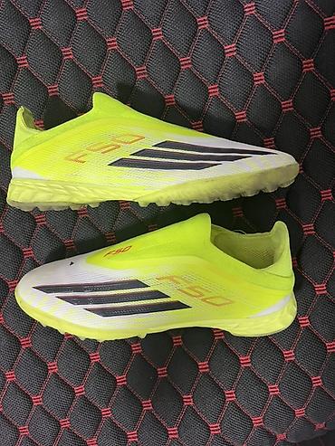 корт: Футбольные бутсы/сороконожки Adidas F50 без шнурков (laceless), цвет — 2