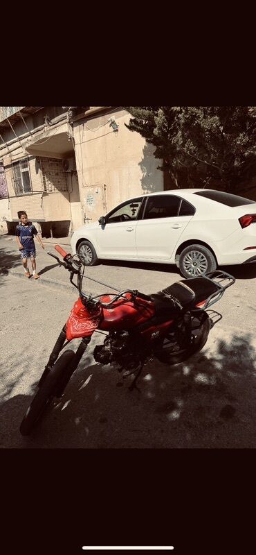 Mopedlər,skuterlər: Moped/Motosiklet – qırmızı rəng, M50 - Şəhər içi və qısa məsafələr