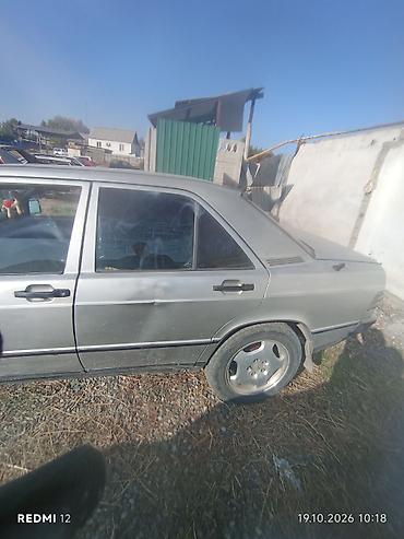 Унаа: Mercedes-Benz 190: 1989 г., 2.3 л, Кол менен иштөөчү, Бензин, Седан — 5