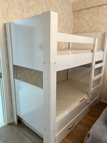 Кровати: Двуспальная кровать, С матрасом, С выдвижными ящиками