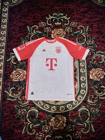 futbol toplarinin qiymeti: 2023/24 Bayer Münich əv forması H.Kane🐐 Size(ölçü):Xl👕